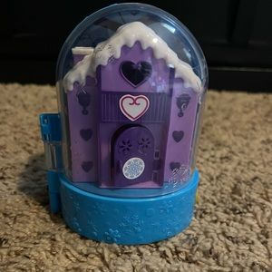 Polly Pocket Snowball Surprise